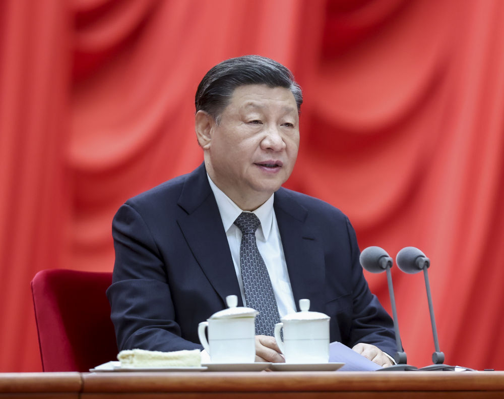 4月3日，學習貫徹習近平新時代中國特色社會主義思想主題教育工作會議在北京召開。中共中央總書記、國家主席、中央軍委主席習近平出席會議并發表重要講話。新華社記者 鞠鵬 攝